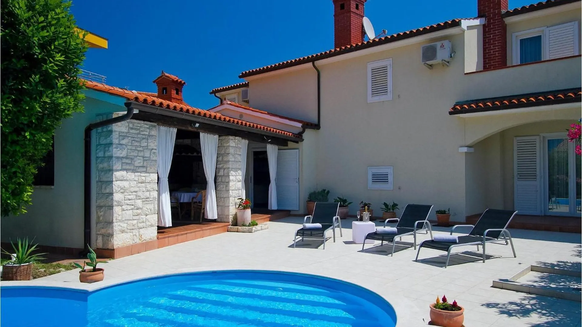 Villa Beauty Pula 0*,  Croatia